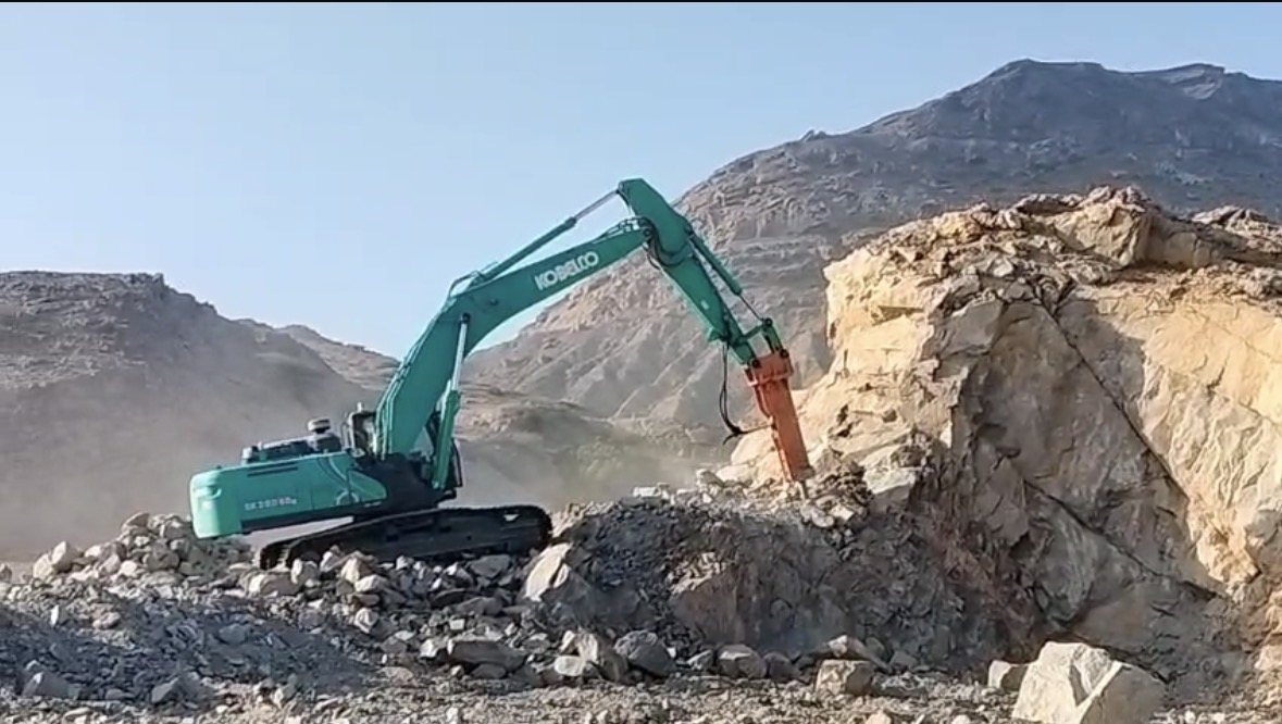 EMMAR excavator rock breaking